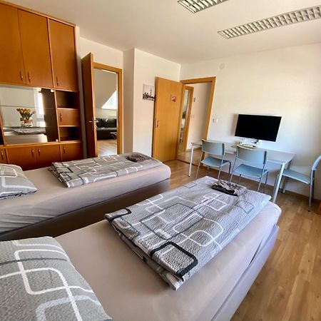 3-Bedroom Apartment In Rajhrad, With Kitchen, 2 Bathrooms, Parking Exterior photo
