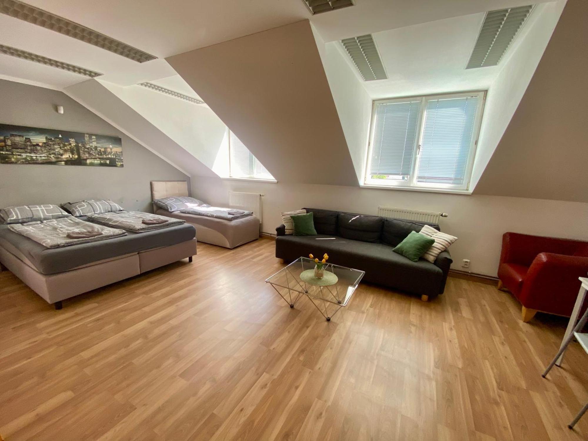 3-Bedroom Apartment In Rajhrad, With Kitchen, 2 Bathrooms, Parking Exterior photo